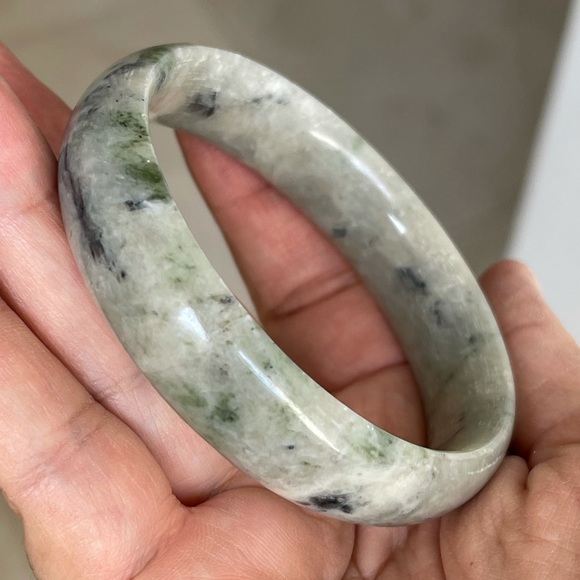 Vintage Jewelry - Light and dark green jade bangle